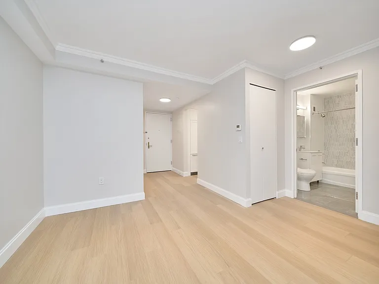 160 Riverside Blvd #3N — Photo 5