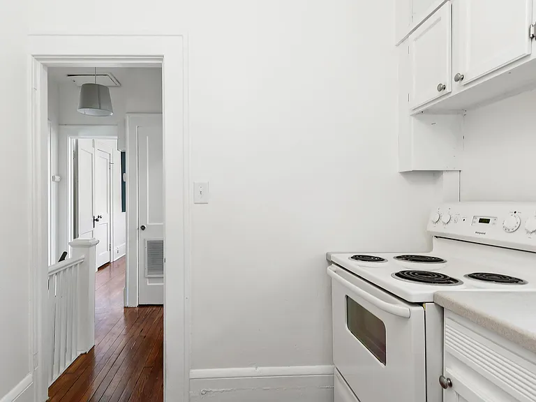 2333 College St #2 — Photo 18