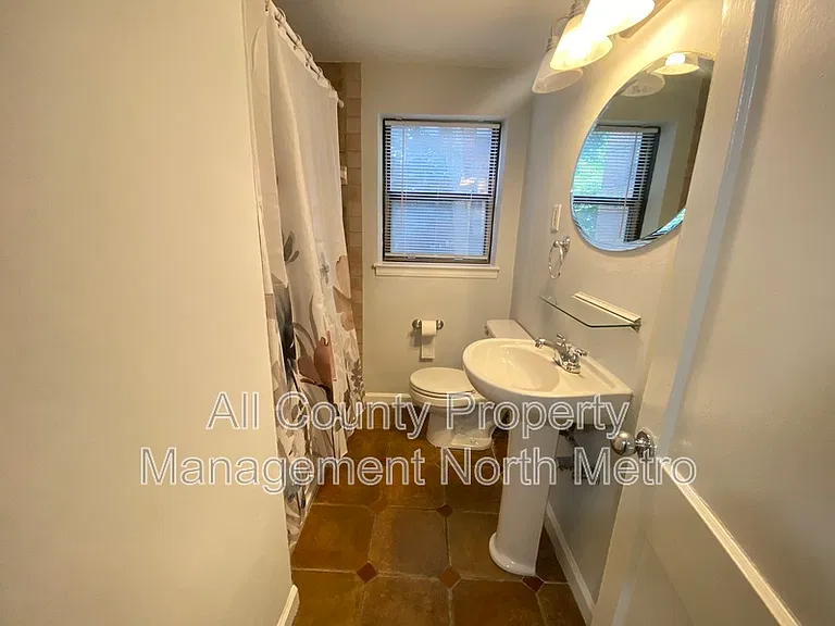 702 Argonne Ave NE #1 — Photo 14