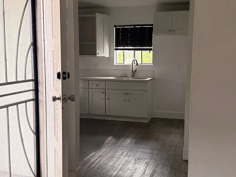 817 N Marianna Ave #1/2 — Photo 1