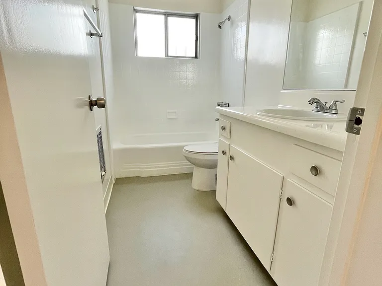 4254 W 5th St #1 — Photo 10