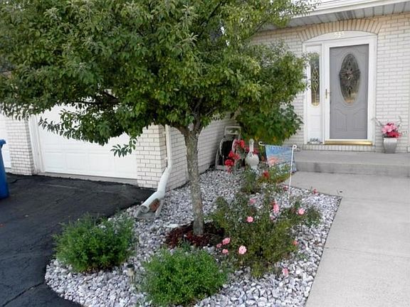 2nd image of 535 Wellington Dr
