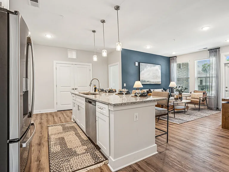 4000 Margaret — Photo 15