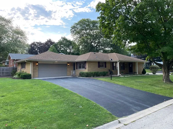 625 Lill St, Barrington, IL 60010