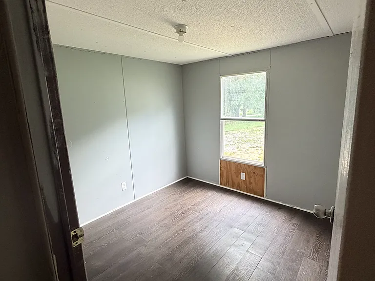 147 Phillips Ln — Photo 11