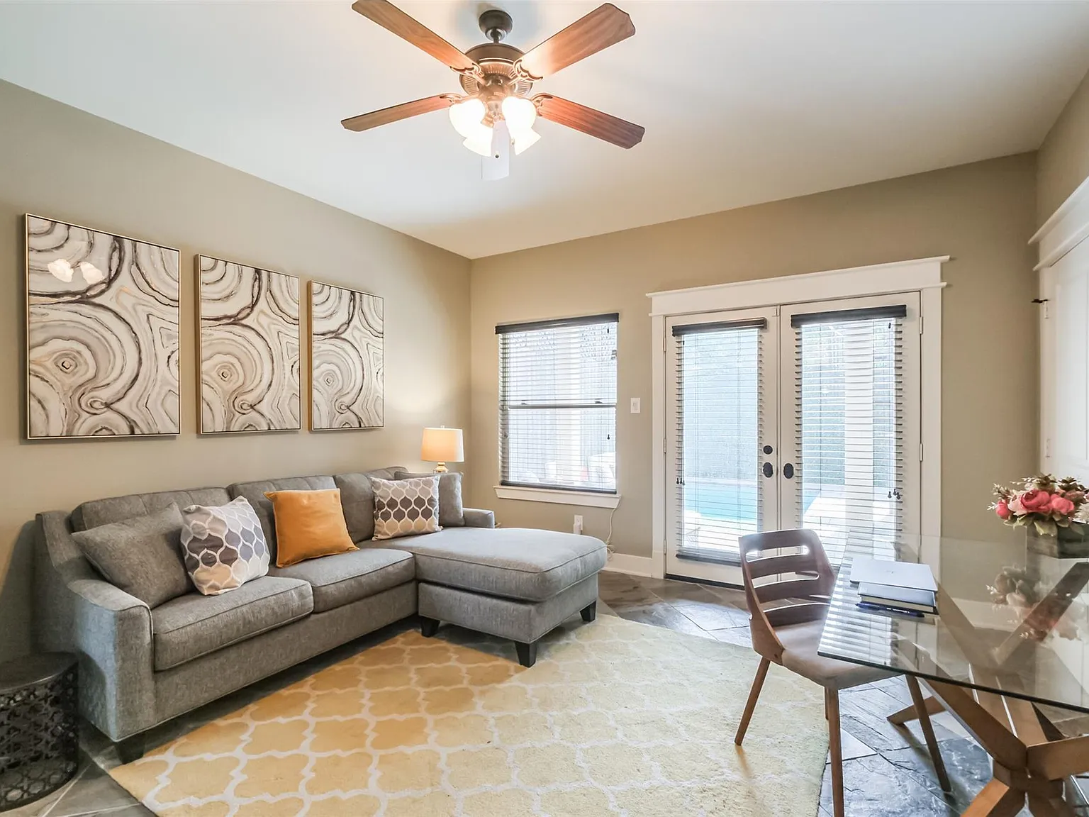 3 bed, 3.5 bath, 2352 sqft, $5,000 — Photo 4