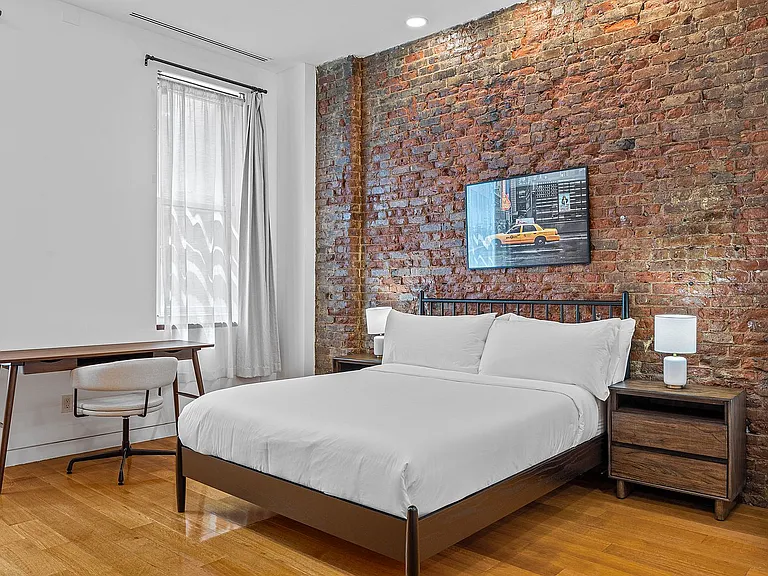 10 E 14th St #6 — Photo 27