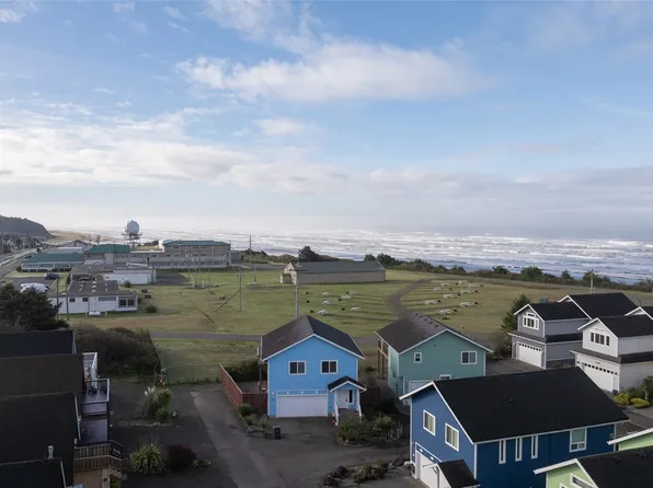 24 Darien Lane, Pacific Beach, WA 98571