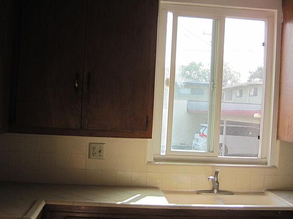 4th image of 928 Fairview Ave APT 6