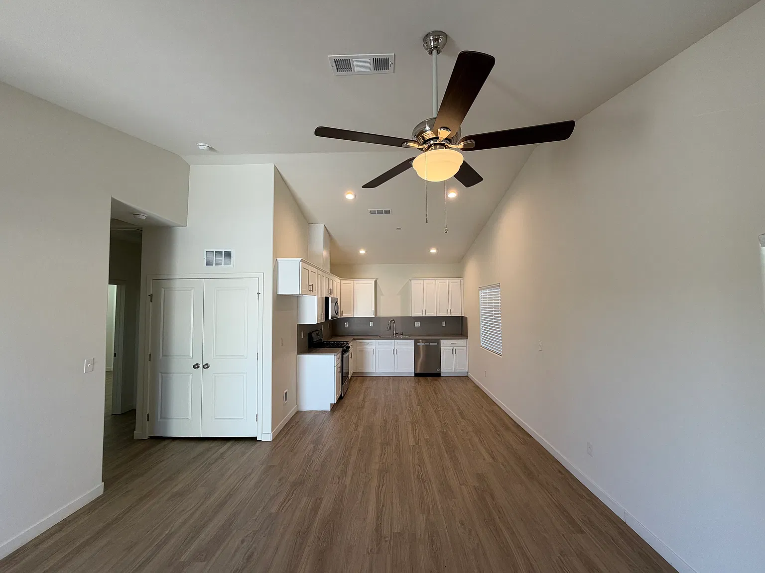 2 bed, 882 sqft, $1,850 — Photo 4