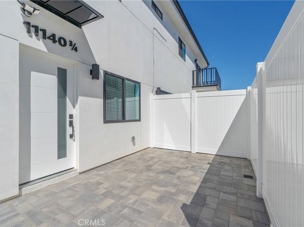 11140 Woodley Ave #1/4