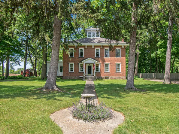 200 Locust St, Constantine, MI 49042