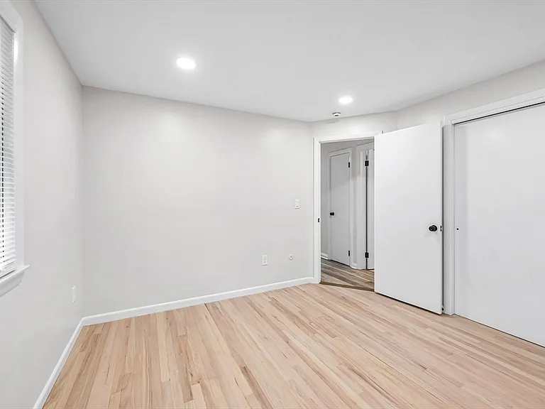 557 Maple Rd #1 — Photo 37