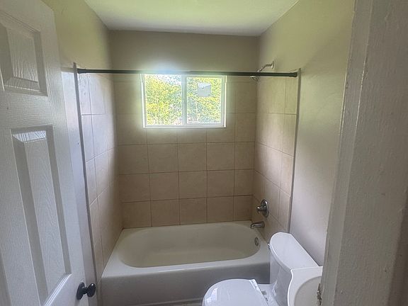 5th image of 3440 Glendale Ave