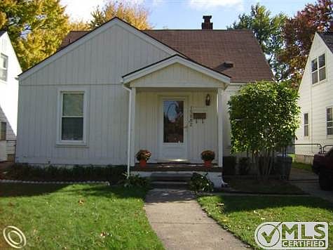 15882 Macarthur