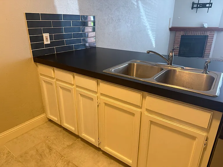 716 W Mulberry St — Photo 35