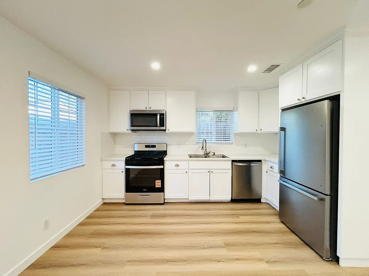 Building Photo - 12717 Bradley Ave
