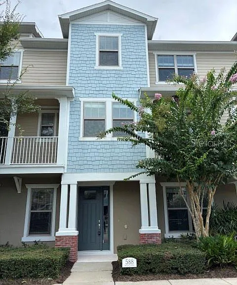 588 Piazza Point — Photo 1