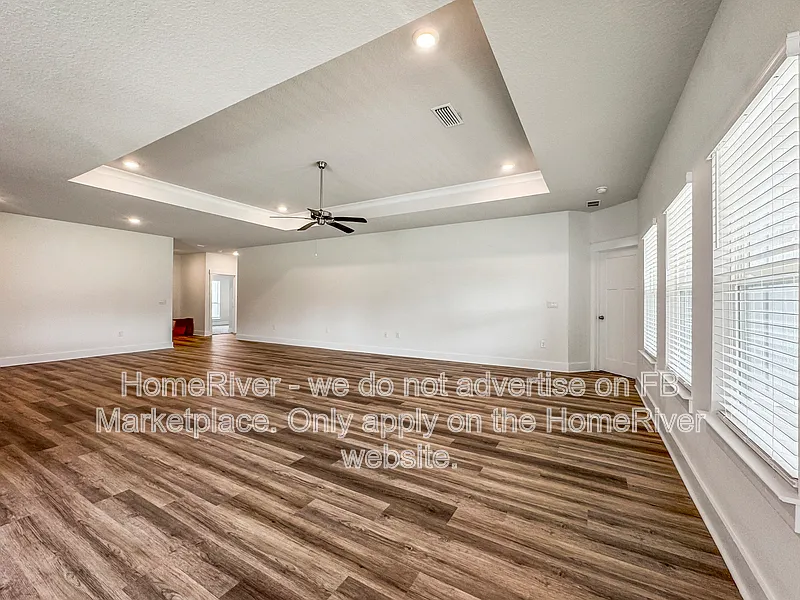 4 bed, 3.0 bath, 2304 sqft, $2,395 — Photo 3