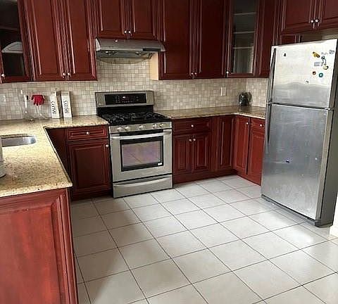 3rd image of 26 Westport Ln
