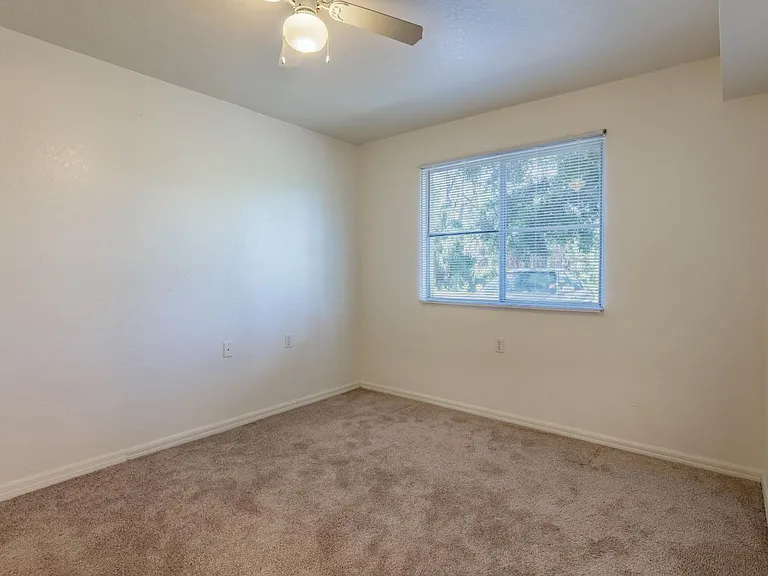 Tuscan Isle Apartments — Photo 22
