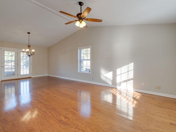 3rd image of 112 Cottage Pl