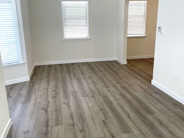202-208 W. Mariposa — Photo 2