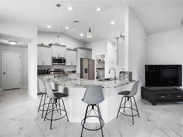 3008 Floyd Ave S — Photo 9