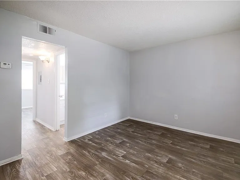 2401 Manor Rd #121 — Photo 7