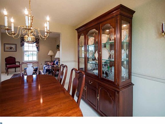 5th image of 17 Woodbridge Cir