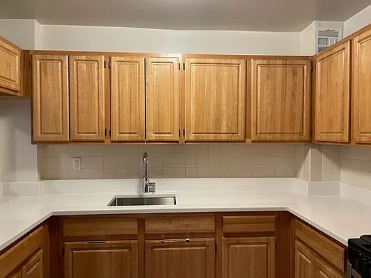 Rented by Perry Associates NYC Inc | media 18