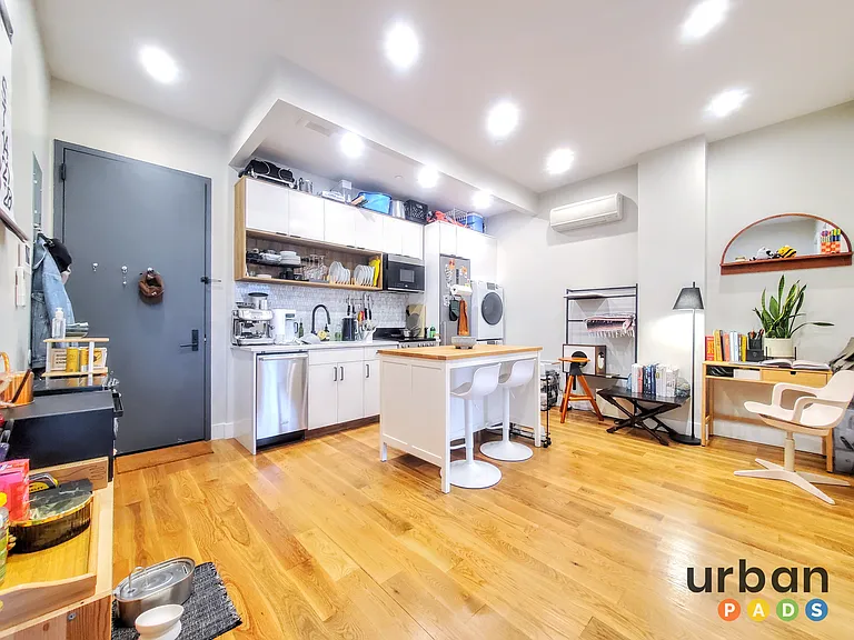 698 Flushing Ave #2R — Photo 3