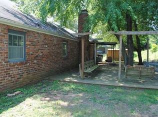 42 Lakeside Dr, Florence, AL 35630