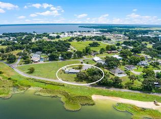 405 W 4th Ct, Frostproof, FL 33843