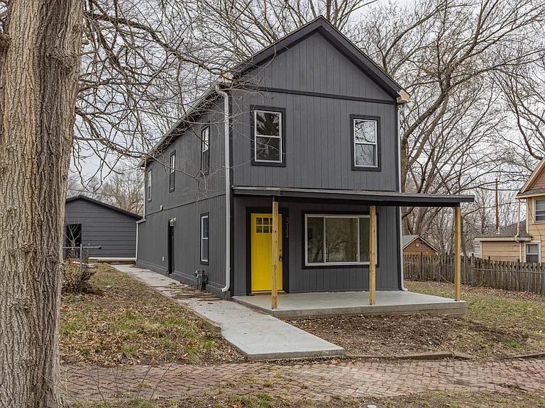311 Pottawatomie St — Photo 2