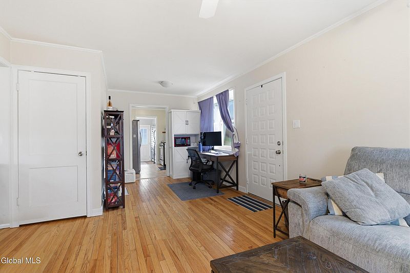 5th image of 35 Bolivar Avenue