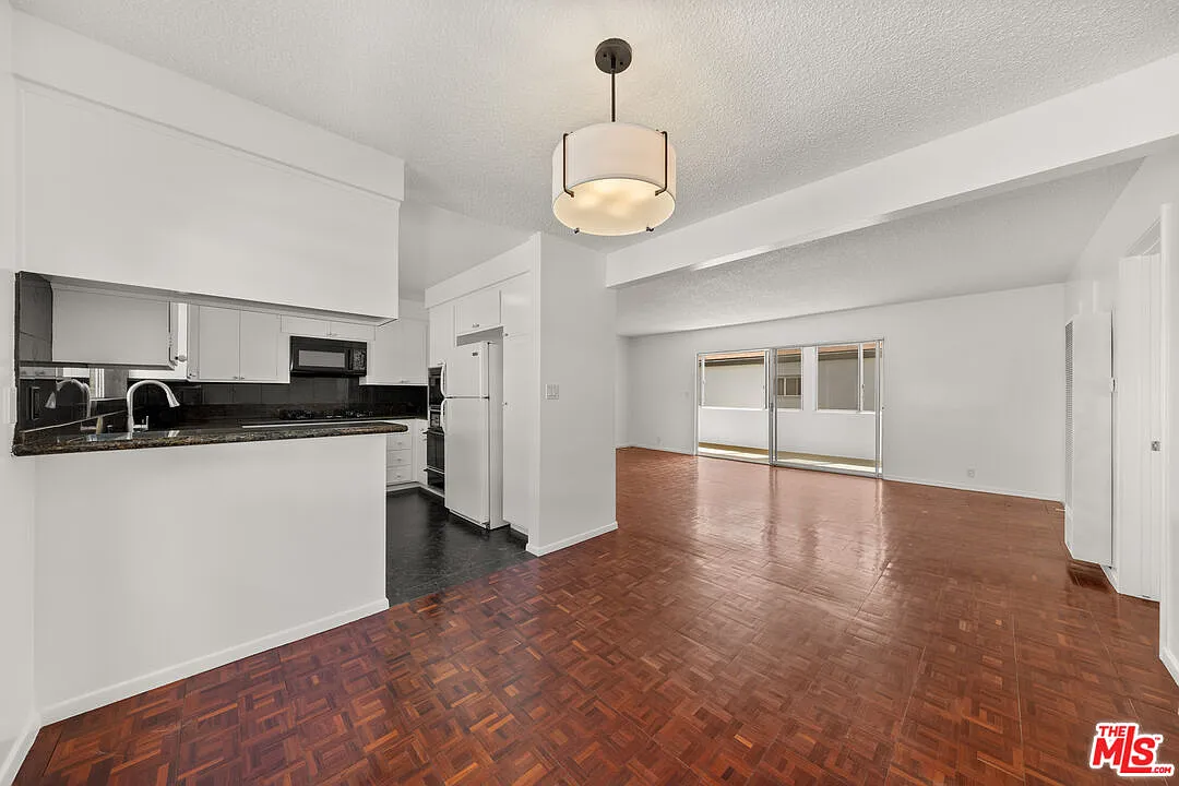 2 bed, 2.0 bath, 1200 sqft, $4,295 — Photo 1