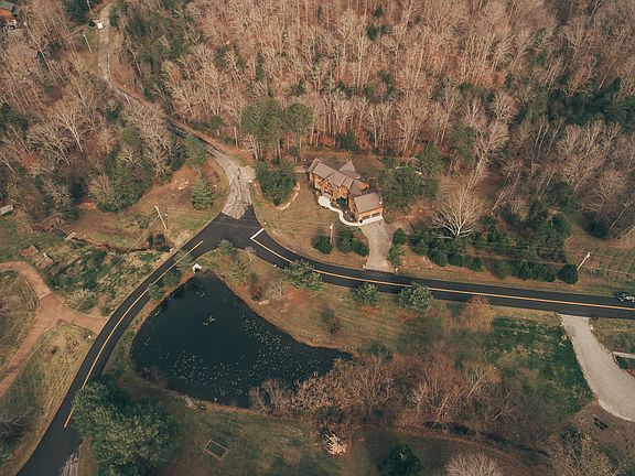 2nd image of 1001 Lakeside Ct