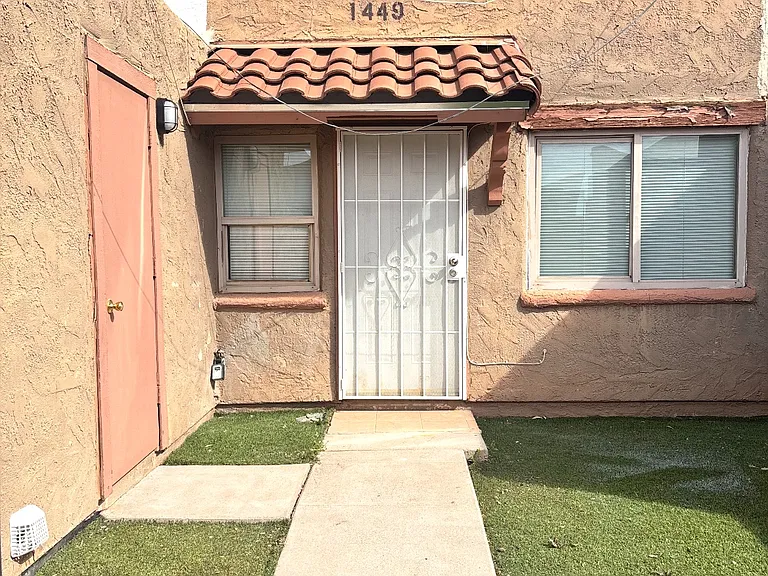 W Lynwood St — Photo 18