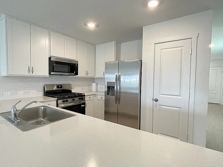 3185 Campeiro Ave — Photo 6