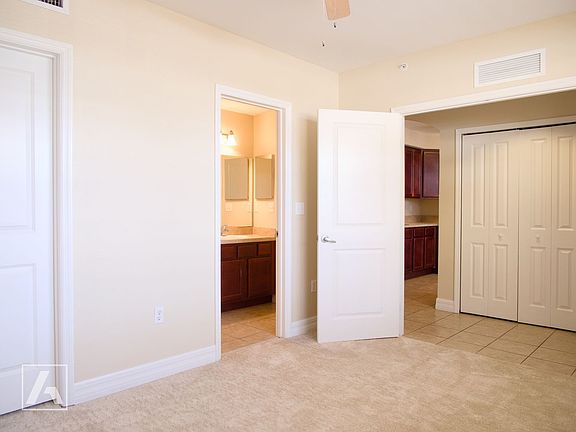 3rd image of 2902 N Orange Ave #216