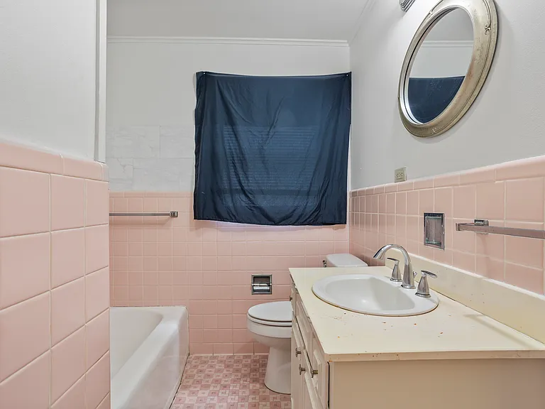 1918 Orchid St — Photo 22