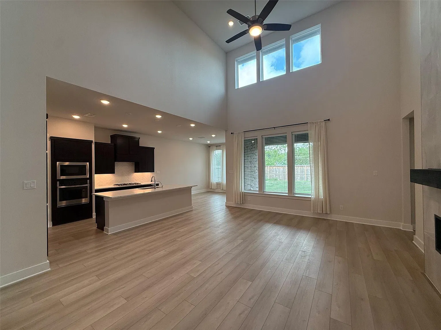 4 bed, 3.0 bath, 3175 sqft, $3,800 — Photo 4