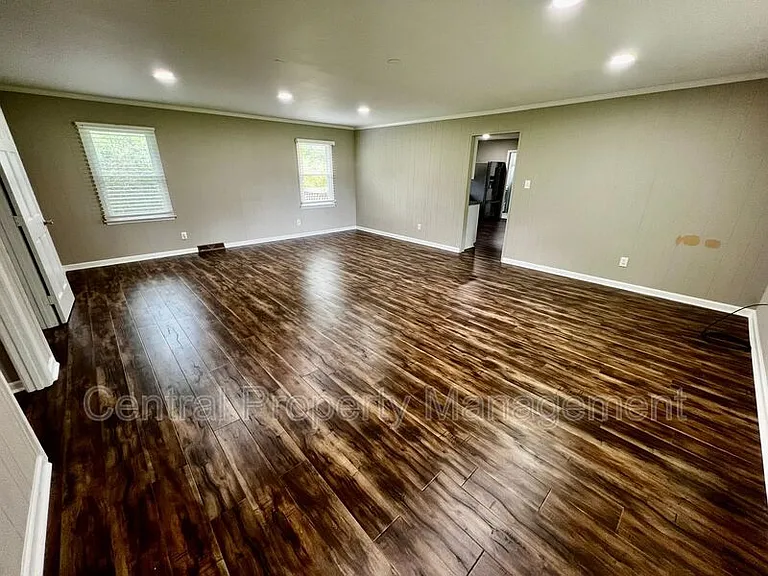 103 Newman Dr — Photo 5