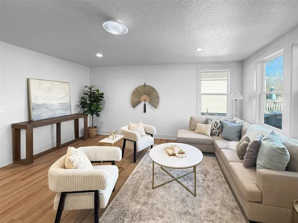 441 E Dunham Ave, Des Moines, IA 50315