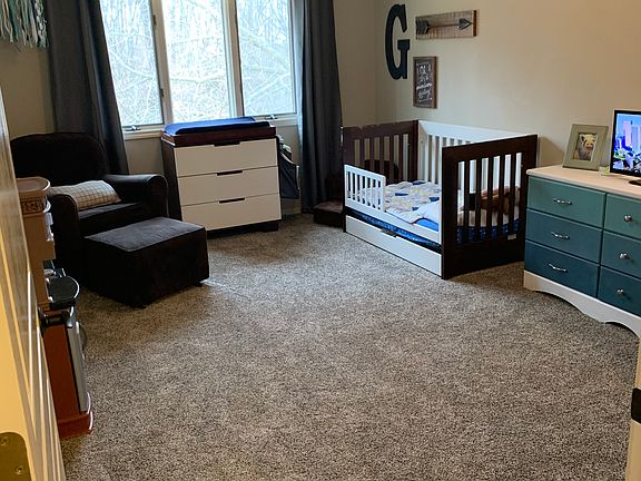 2nd bedroom upstairs 