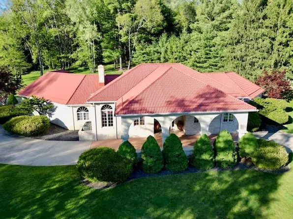 126 Leewood Farms Road, Wheeling, WV 26003