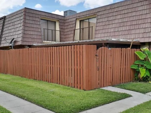 1034 Springdale Circle, Palm Springs, FL 33461