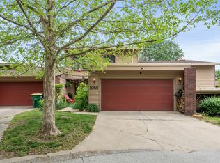 1068 Woodland Park Dr, West Des Moines, IA 50266