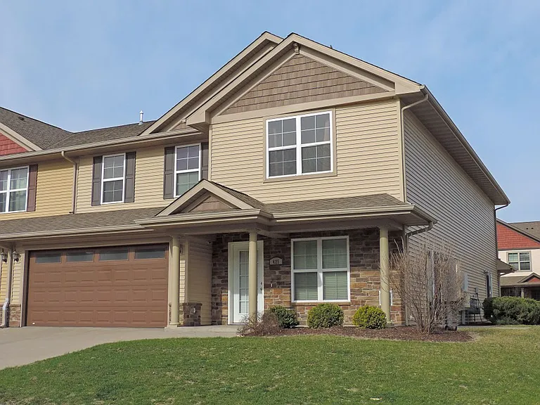 425 Cambria Dr — Photo 2